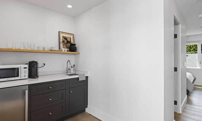 Laguna Apartment | Casa Jardin Unit 10-Boutique Suite in Downtown Santa Barbara