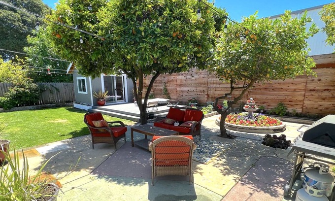 East Palo Alto House | Casa Verbena: Sunny 4-BR Home + Stunning Backyard