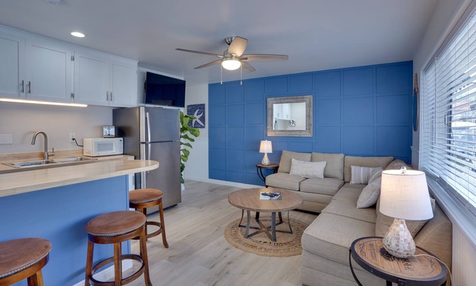 Avalon House | Catalina Island Duplex - Steps to Beach & Pier!