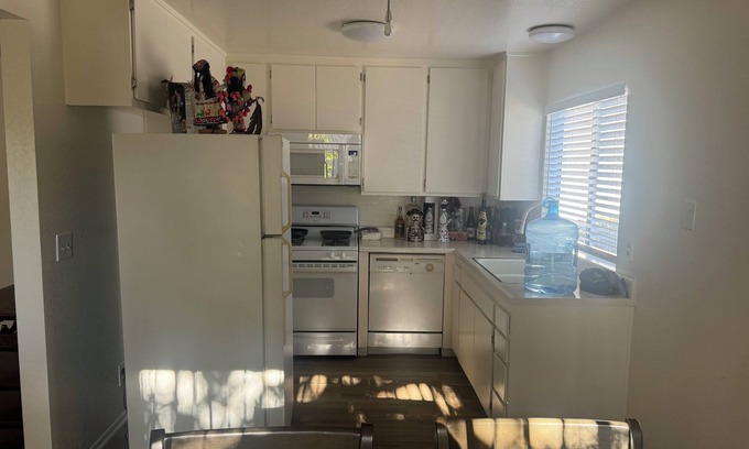 Upper East Apartment | Charming 2-bedroom apartment with WiFi, AC in fantastic Santa Barbara