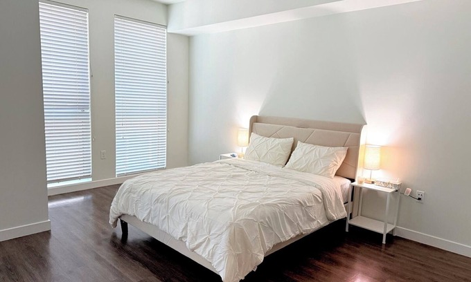 Wilshire Center Apartment | Chic modern apartment with AC, WiFi, fitness room in fabulous LA Koreatown