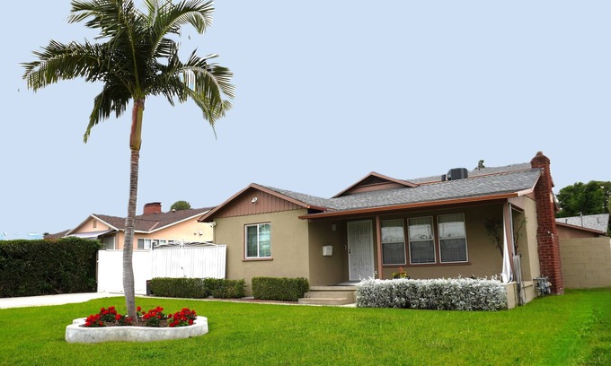 East Whittier House | Clean 3 bedroom 2 bathroom home