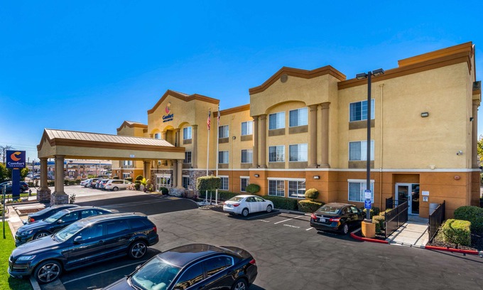 Southeastern Sacramento Hotel | Comfort Inn & Suites Sacramento – University Area