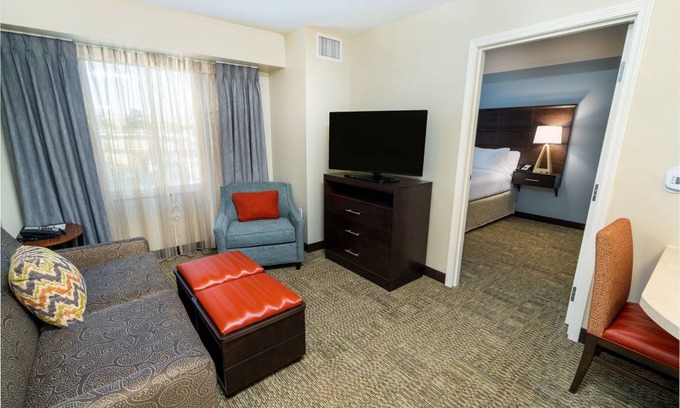 Newark Condo | Condo ∙ 2 bedrooms ∙ 5 guests
