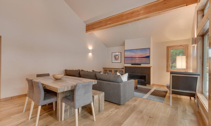 Truckee House | Contemporary By Tahoe Getaways - Pet Friendly w/Hot Tub, HOA Pool