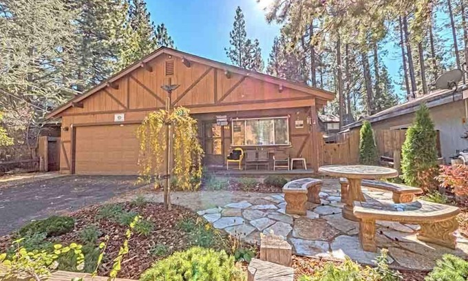 Al Tahoe House | Conveniently located Near Skiing and Beaches - Affordable, Adorable -948M~
