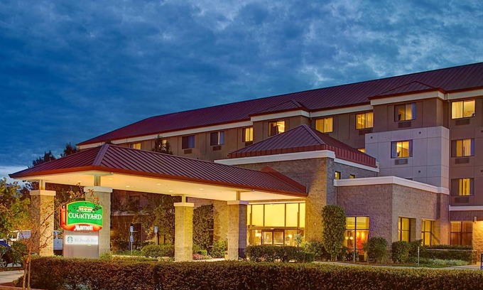 Southeastern Sacramento Hotel | Courtyard by Marriott Sacramento Midtown