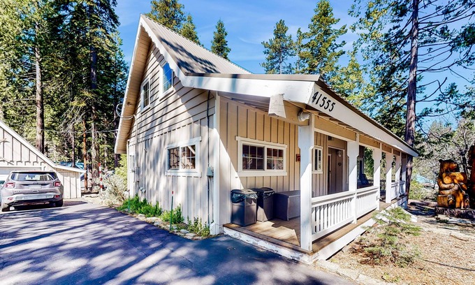 Musick Ridge House | Cozy Home w/Spacious Decks - Long Driveway for Boat Parking - One Mile to Town