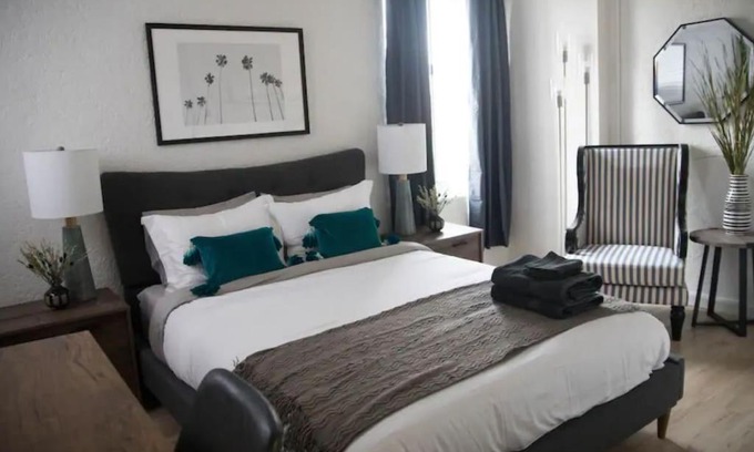 Rampart Village Apartment | Cozy Studio CDC Near Hollywood