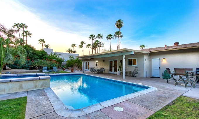 Palm Desert House | El Paseo Private Pool Home. Enjoy the desert's finest shopping and dining