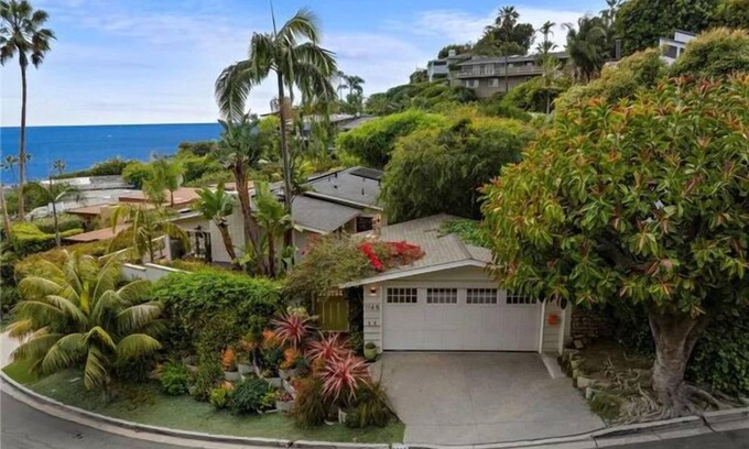 Mystic Hills House | Elegant Laguna Beach Retreat with ocean and mountain views.