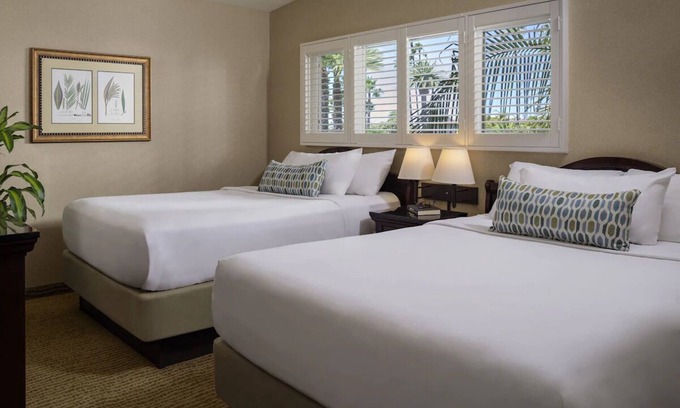 Central Mission Beach Hostel | Enjoy a Hassle-Free & Comfortable Stay! 3 Relaxing Units, Free Parking, Pool