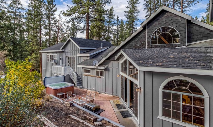 Fox Farm House | Experience luxury and splendor with private spa, game room + updated kitchen