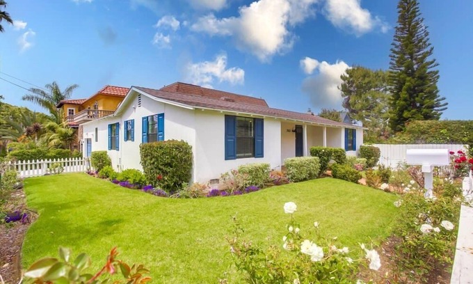 Village of La Jolla House | Family friendly, AC, golfing and country club