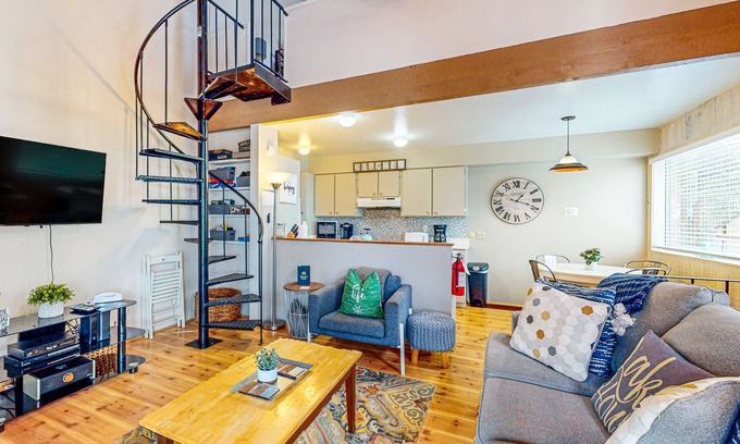 Kings Beach Condo | ποΈ Family-Friendly Condo with Pool, Tennis, Deck & Walk to Beach Access ποΈ