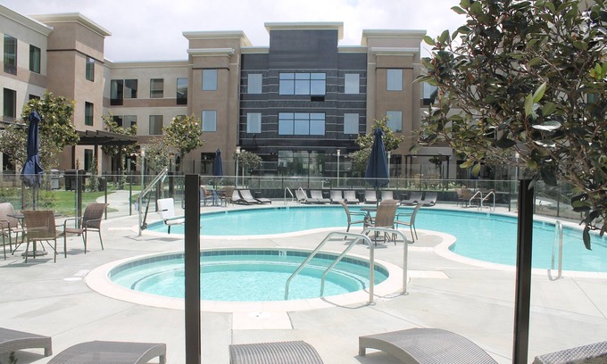Bressi Ranch Condo | Free Breakfast, Fitness Center + Pool Access