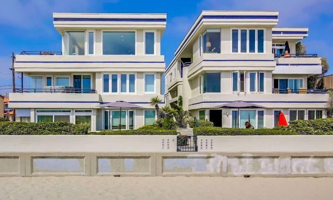 South Mission Beach House | Fun in the Sun Penthouse! Perfect Panoramic Ocean Views on the Famous Mission