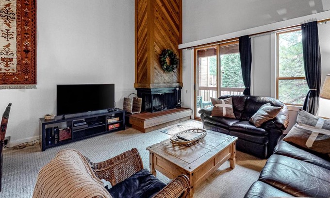 Truckee Apartment | Gold Bend 5034