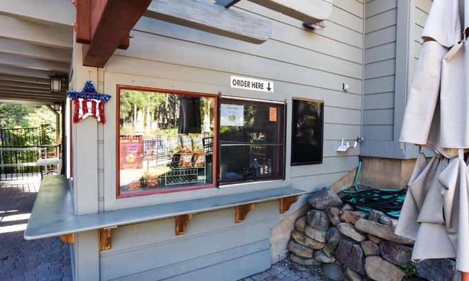 Truckee Apartment | Gold Bend 5098