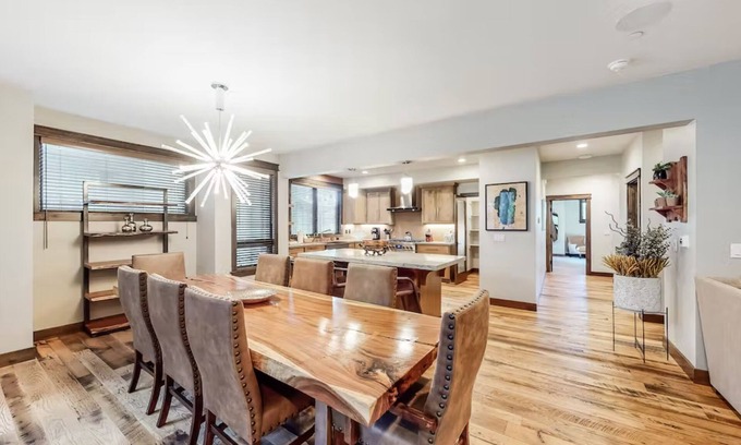South Lake Tahoe Villa | Gondola Vista 6 Bedroom Villa w/EV Charger