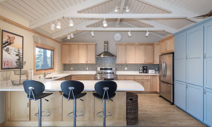 Dollar Point House | Highlands Beauty - bright, fresh, spacious, big sunny deck, Rare- has AC, near Tahoe City
