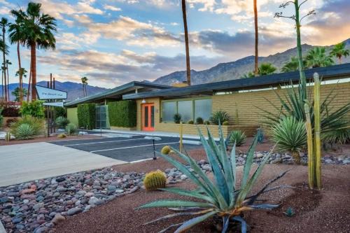 Tahquitz River Estates Apartment | Historic Desert Star