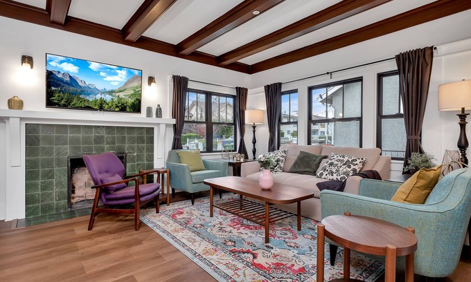 Hollywood House | ★HOLLYWOOD 4B/2B ✩ FULLY RENOVATED ONE OF A KIND CRAFTSMAN HOUSE✩ W/PARKING