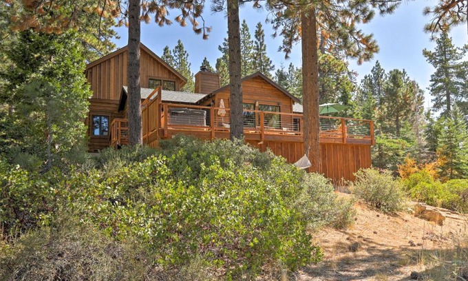 Brockway House | Hot Tub and Lake Tahoe Views Kings Beach Lodge