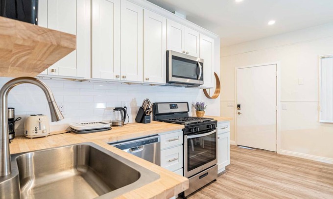 Glendora House | House ∙ 2 bedrooms ∙ 4 guests