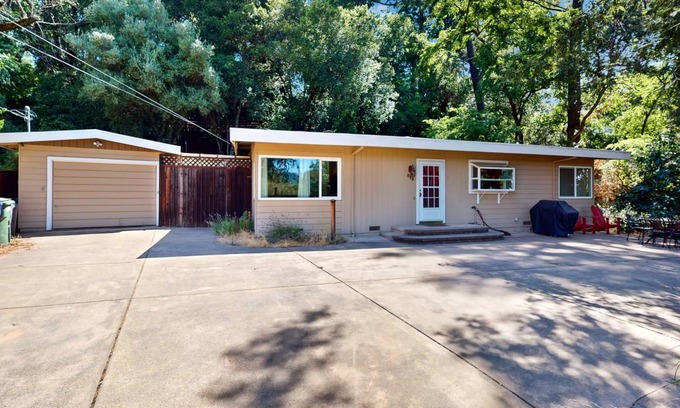 Healdsburg House | House ∙ 2 bedrooms ∙ 6 guests