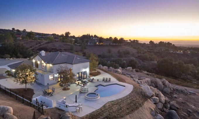 Temecula House | House ∙ 5 bedrooms ∙ 12 guests
