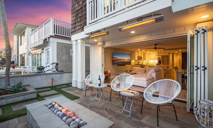 West Newport House | Indoor/Outdoor Living with Stackable Doors, Firepit, BBQ, Outdoor Heater & More!