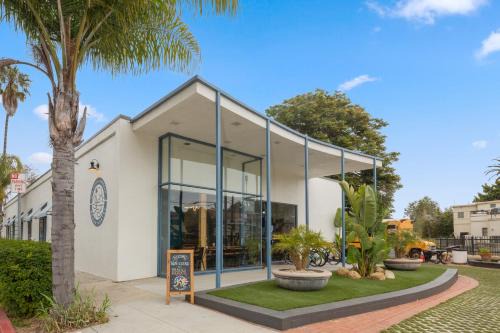 Lower State Hostel | ITH Santa Barbara Surf Hostel