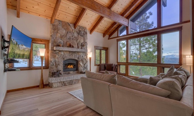 Kingswood Estates House | Kings Way Lake View by Tahoe Getaways - 4 BR w/Private Hot Tub & Pool Table!
