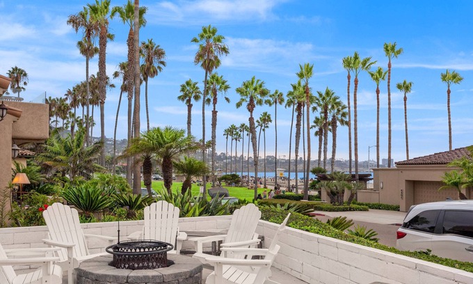 La Jolla Shores House | La Jolla Shores home with ocean view, private hot tub, gas fireplace & gas grill