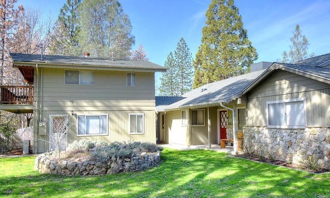 Oakhurst House | Lazy Bear Lodge