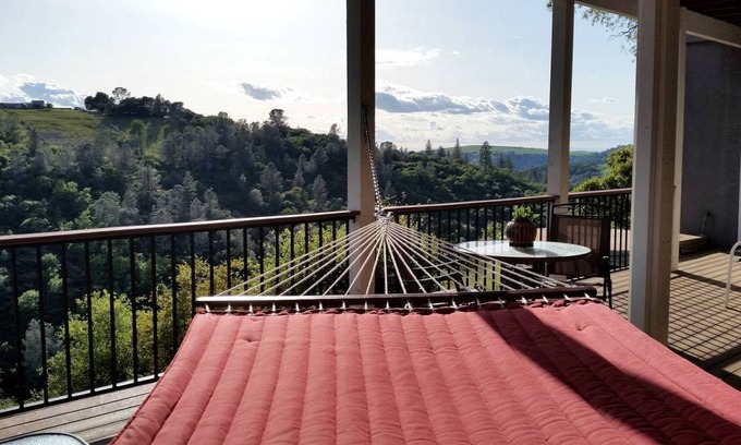 Penn Valley Cabin | Lodge ∙ 1 bedroom ∙ 2 guests