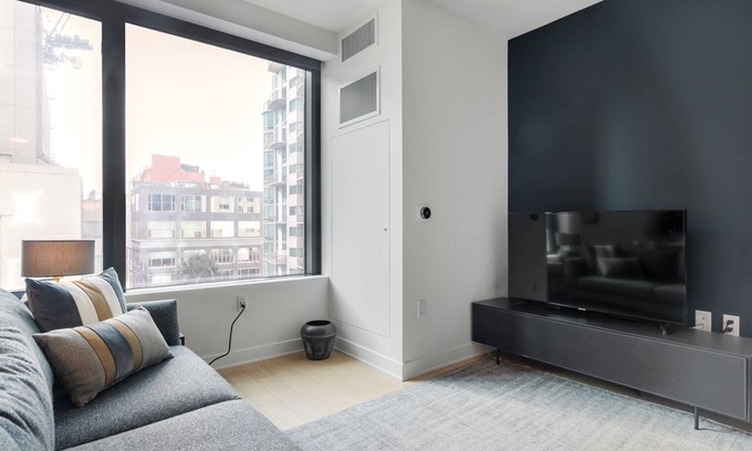 Rincon Hill Apartment | Lux Rincon Hill Studio w/Gym, BBQ, nr. Bay Bridge, by Blueground
