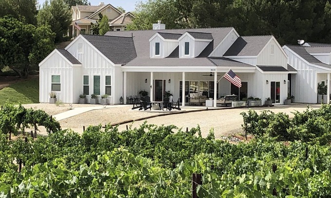 Temecula House | Lux Vineyard Escapes-Ultimate Modern Farm House