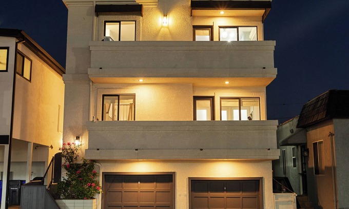 El Porto House | Luxe 4B/4B Haven - Ocean Views - Rooftop & Garage