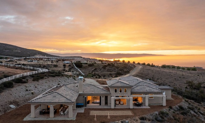 Temecula House | Malbec by AvantStay | Incredible Estate w/Panoramic Views & Bocce Ball Court!