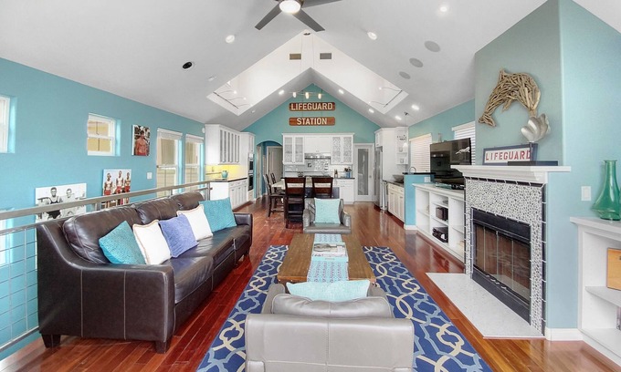 Mission Beach House | Massive Luxury Mission Beach Home - Fire Pit, AC & Garage!