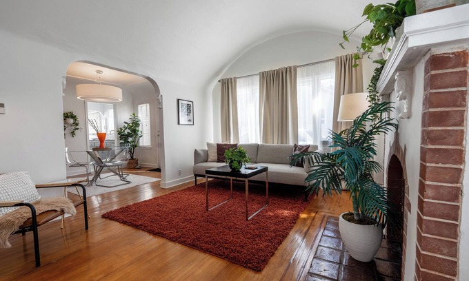 Melrose House | Melrose Casita - King Bed, Kitchen, W.D, WIFI, Prime Location, Walkable Area