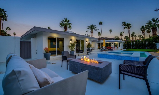 Deepwell Estates House | Mid-Century/Pool/Spa/Putting Green/Fire Feature/Deepwell