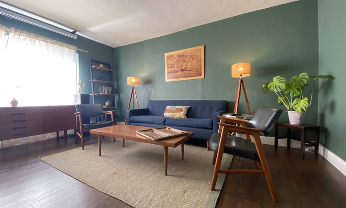 Grand Lake Apartment | Midcentury Craftsman Abode in Oakland's Grand Lake