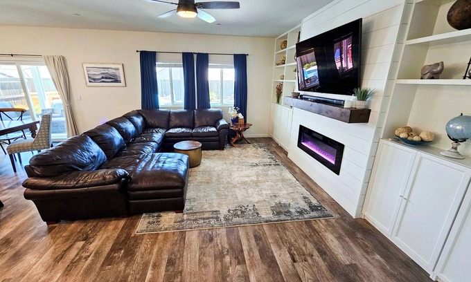 Roseville House | Modern 3-bedroom house w/solar heated saltwater pool + workspace