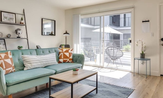 El Segundo Apartment | Modern Los Angeles King 1BR Beach Parks Hiking