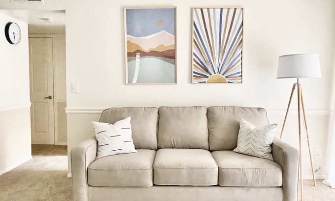 South Natomas Apartment | Modern Sacramento Apartment, King Bed, Fast Wi-Fi
