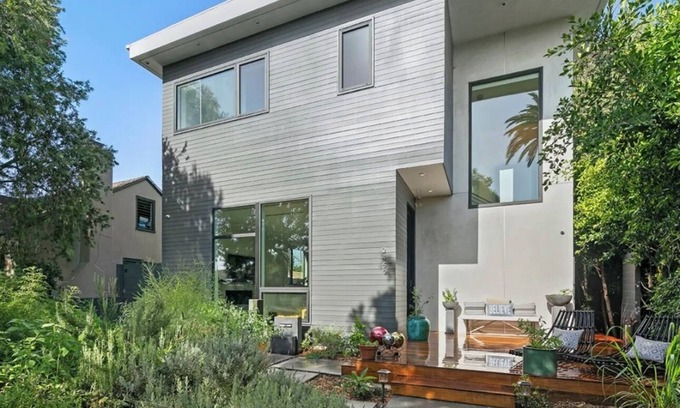 Venice House | Modern Venice Sanctuary- heal in the treasured home in this inspiring location.