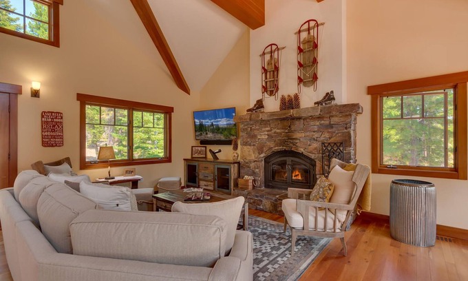 Carnelian Bay House | Mountain Escape By Tahoe Getaways - Dogs OK Luxury 4BR Easy Walk to Lake & Private Hot Tub!